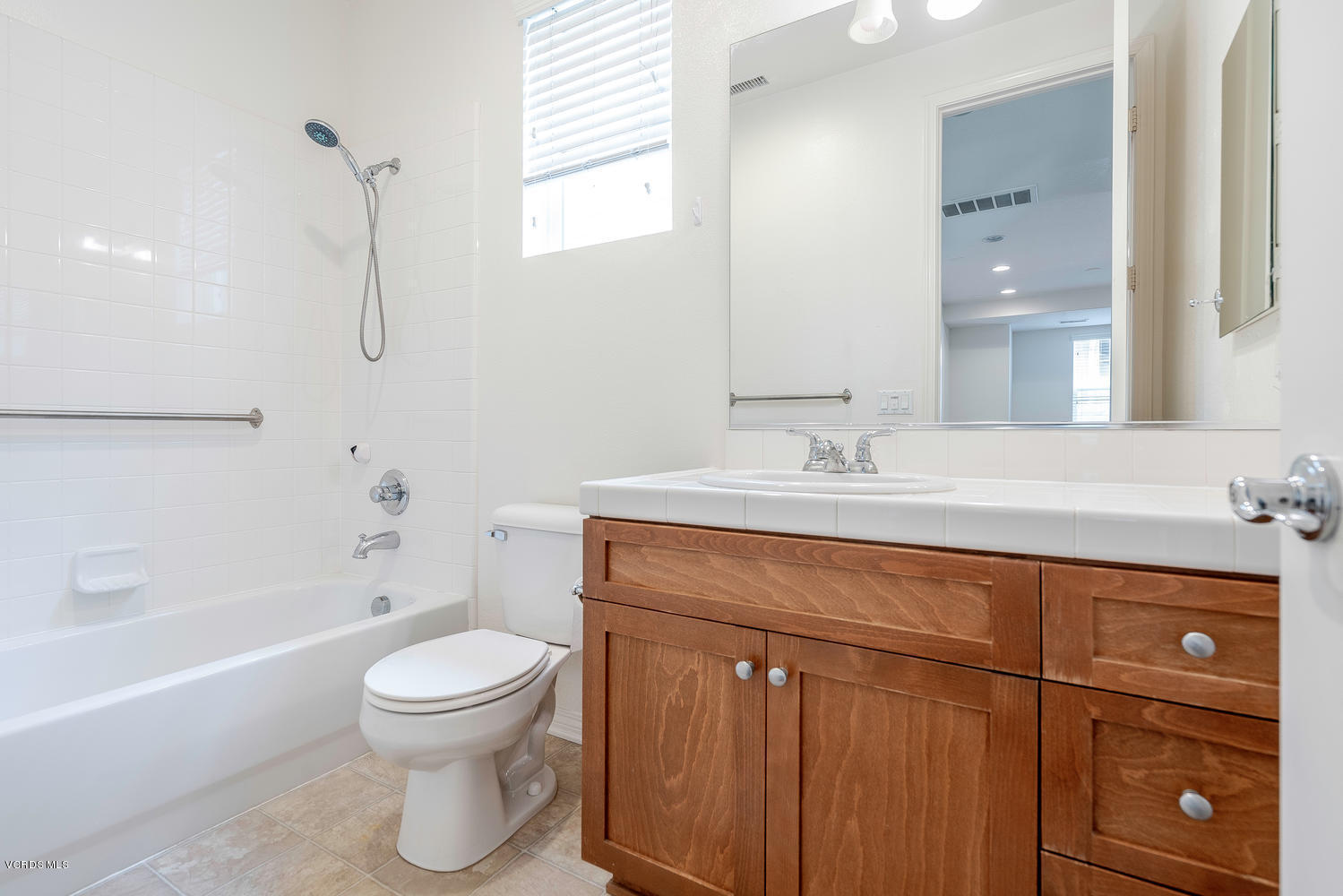 4114 Galapagos Way Oxnard, CA 93035 - Photo 19 of 46 4114 Galapagos Way Oxnard CA-large-019-0