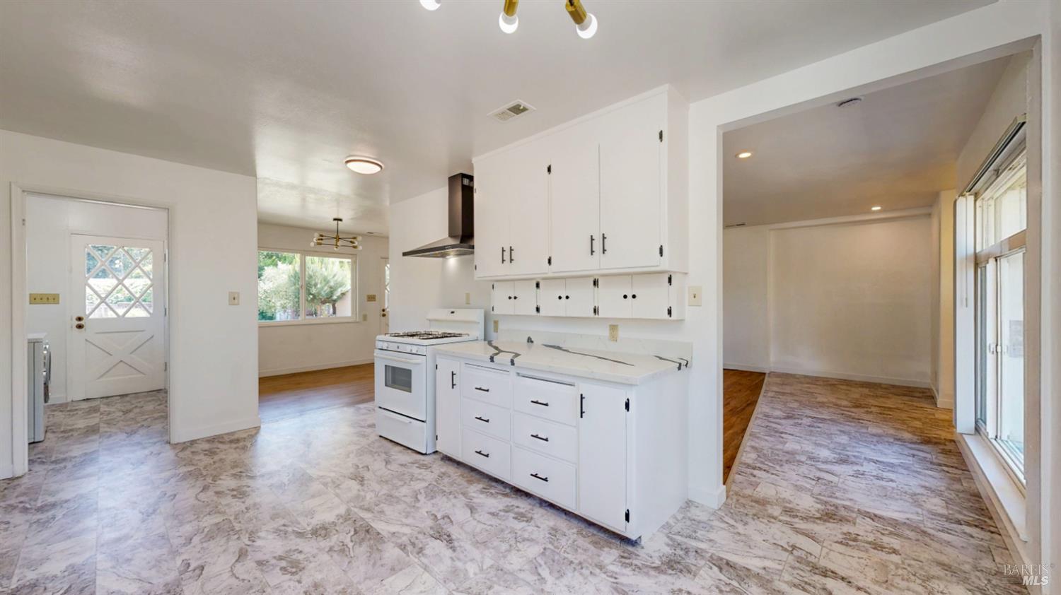 592 South Avenue Santa Rosa, CA 95407 - Photo 13 of 55
