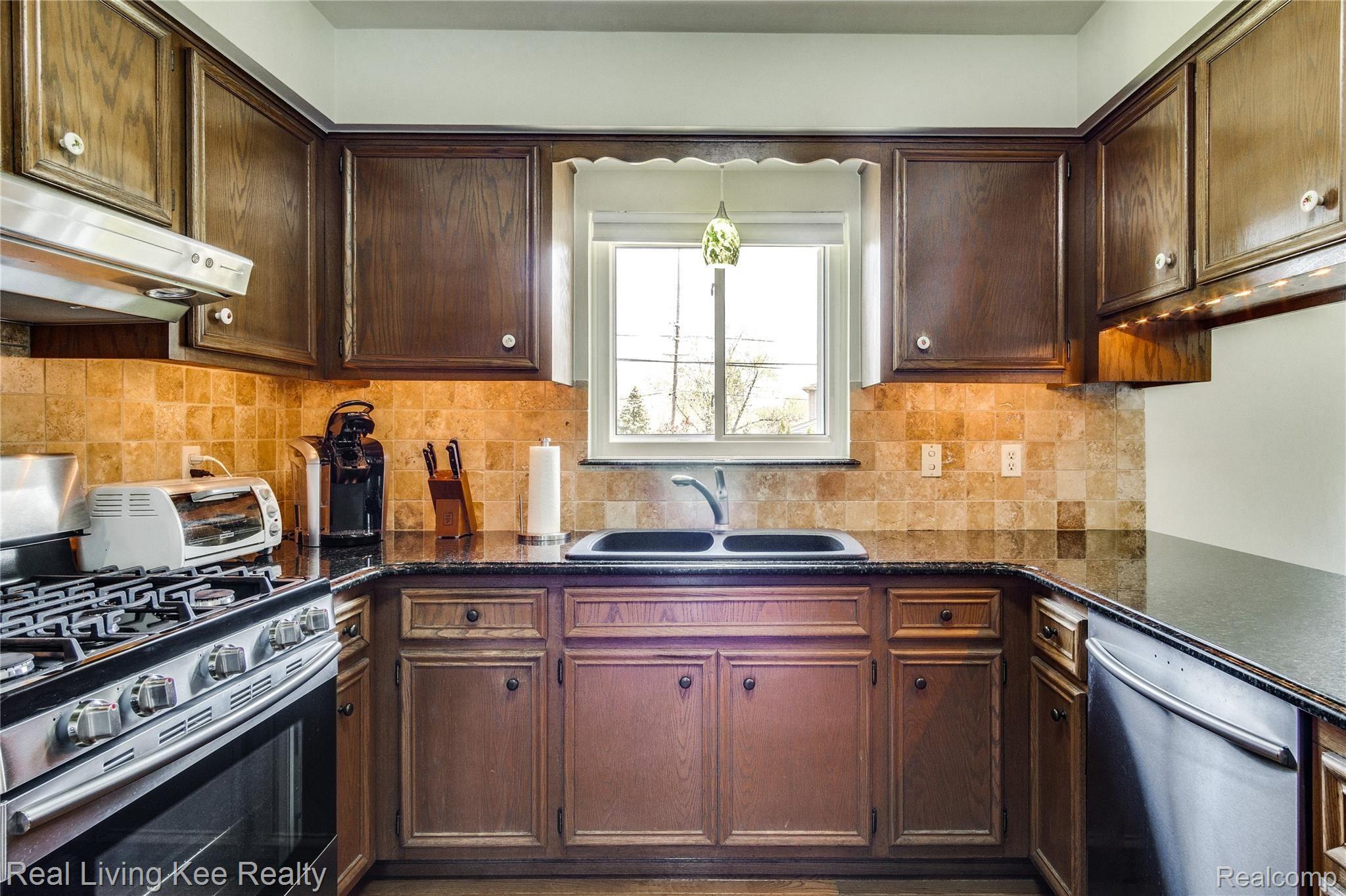 2055 Wayward Drive Rochester, MI 48309 - Photo 21 of 42 Interiors (12 of 37).jpg