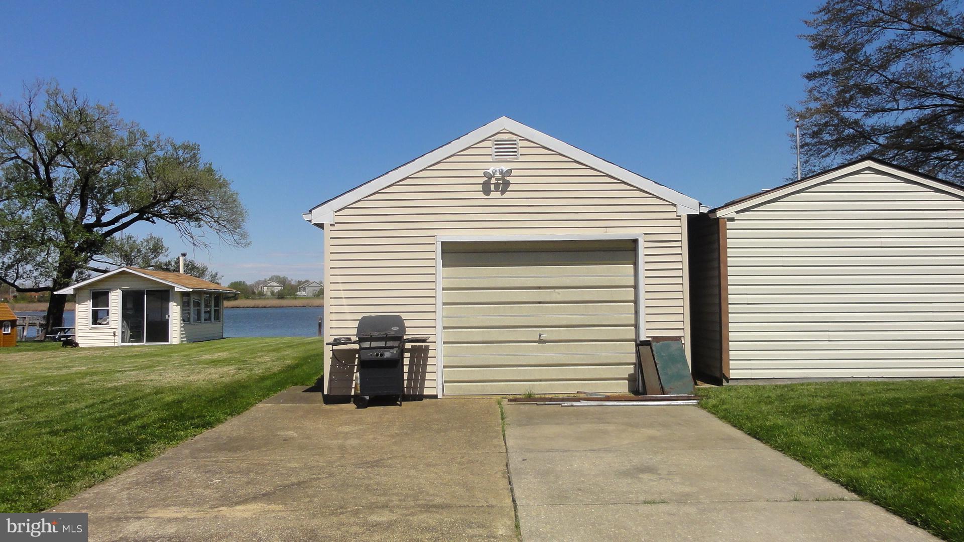8274 Bullneck Road Baltimore, MD 21222 - Photo 8 of 25 1-Car Garage w/Work Space