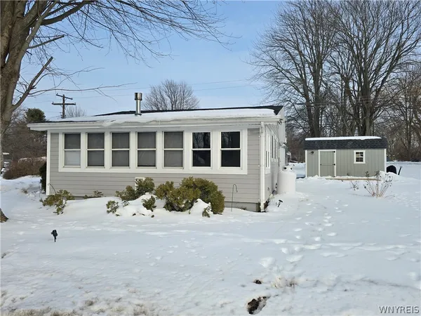 $159,900 | 917 Sunset Beach Road, Carlton, NY 14571