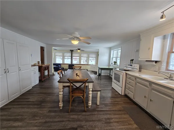 $159,900 | 917 Sunset Beach Road, Carlton, NY 14571