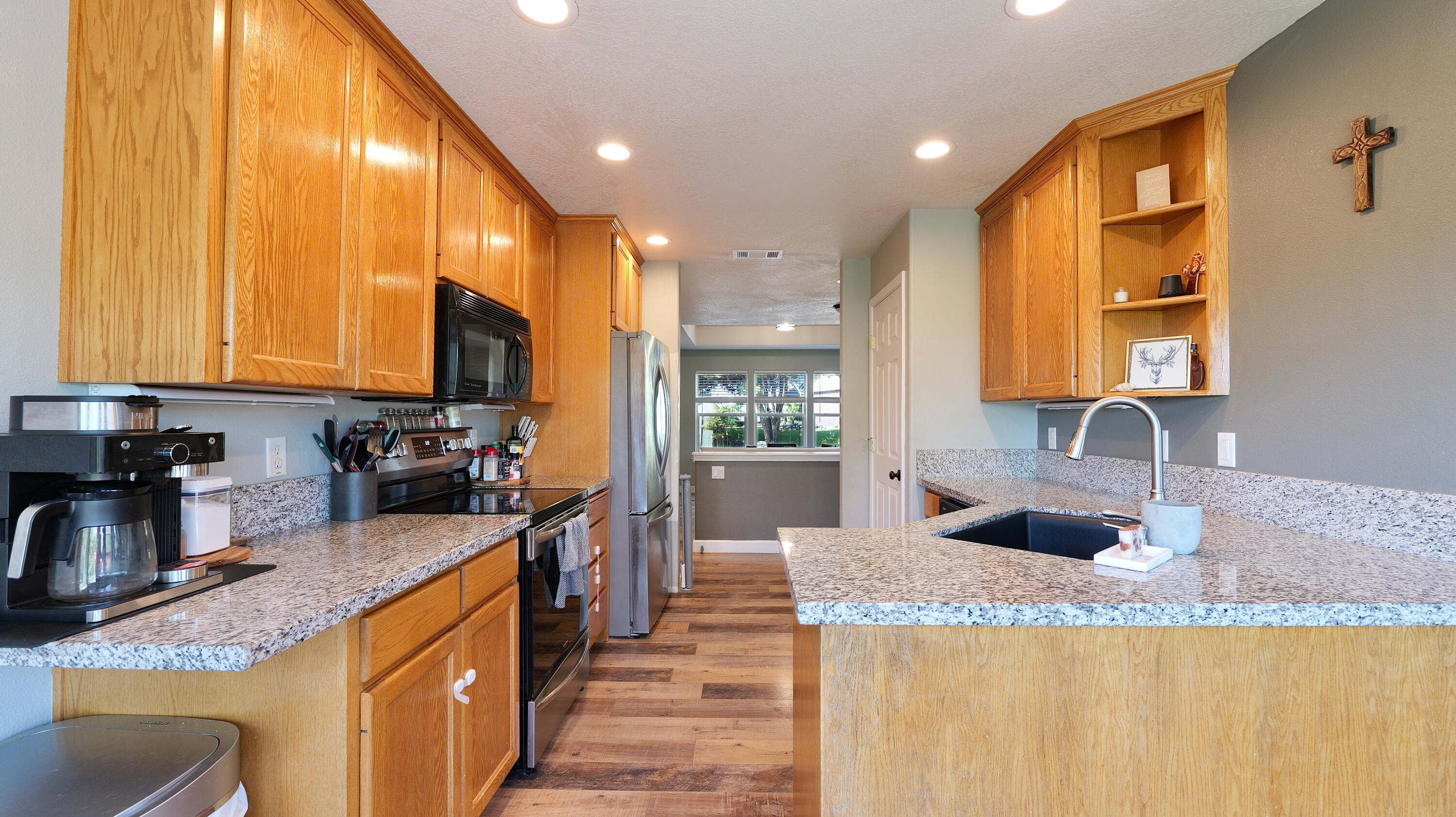 381 Pinetop Terrace Shady Cove, OR 97539 - Photo 13 of 66