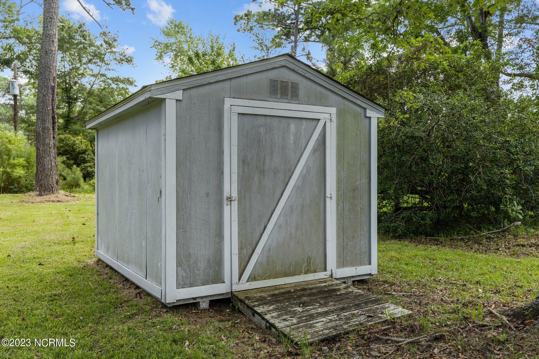 4303 Country Club Road Morehead City, NC 28557 - Photo 37 of 46