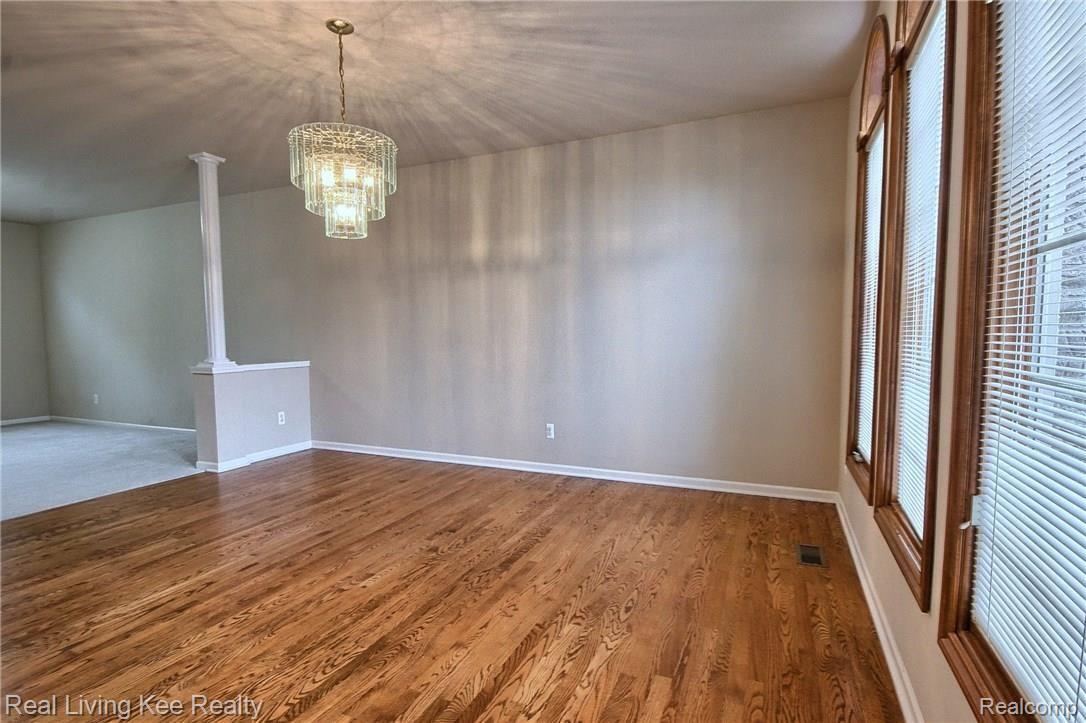 508 Springview Drive Rochester, MI 48307 - Photo 22 of 33 Dining_Room.jpg
