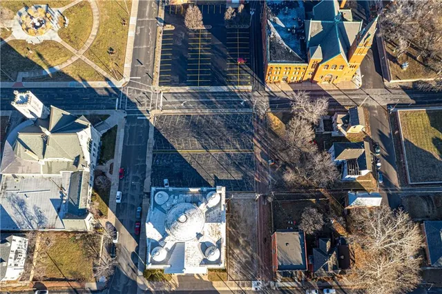 $114,900 | 1221 Felix Street, St. Joseph, MO 64501