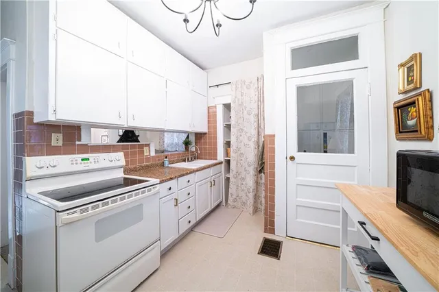 $114,900 | 1221 Felix Street, St. Joseph, MO 64501