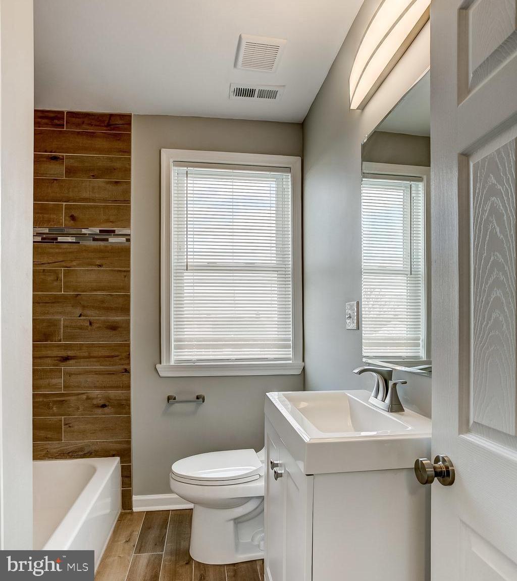 1625 Northwick Road Baltimore, MD 21218 - Photo 20 of 33 Elegant Bathroom