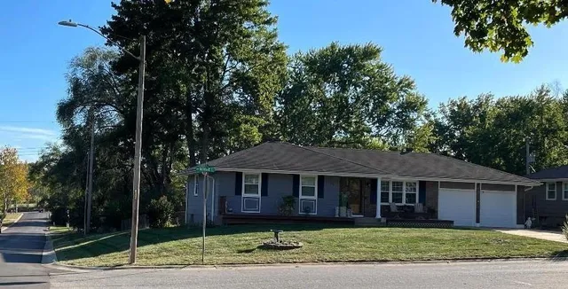 $275,000 | 102 Southwest Moore Court, Blue Springs, MO 64014