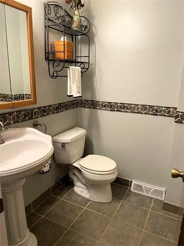 $275,000 | 102 Southwest Moore Court, Blue Springs, MO 64014