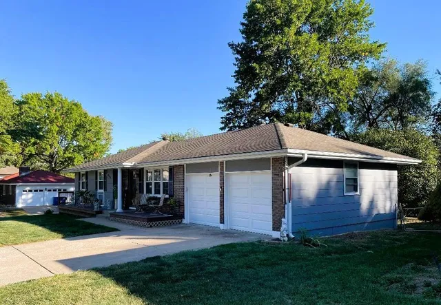 $275,000 | 102 Southwest Moore Court, Blue Springs, MO 64014