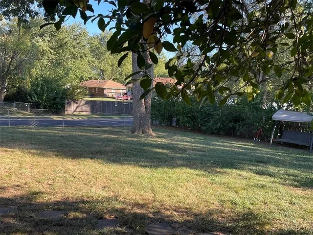 $275,000 | 102 Southwest Moore Court, Blue Springs, MO 64014