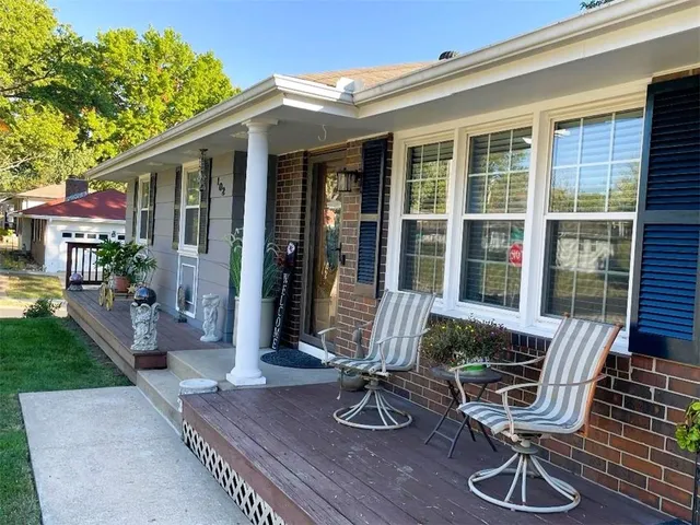 $275,000 | 102 Southwest Moore Court, Blue Springs, MO 64014