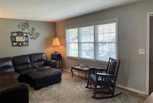 $275,000 | 102 Southwest Moore Court, Blue Springs, MO 64014