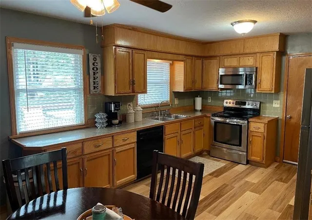 $275,000 | 102 Southwest Moore Court, Blue Springs, MO 64014