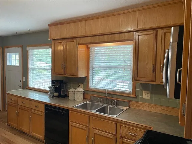 $275,000 | 102 Southwest Moore Court, Blue Springs, MO 64014