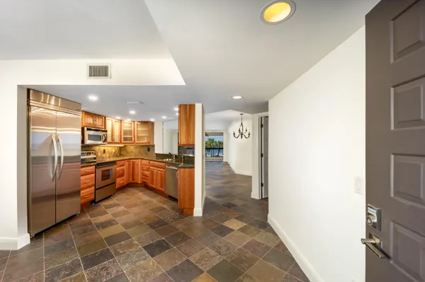 $5,150 | 625 Northwest North River Drive, Unit 303, Stuart, FL 34994