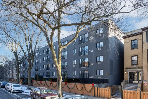 $1,950 | 5411 North Winthrop Avenue, Unit 420, Chicago, IL 60640