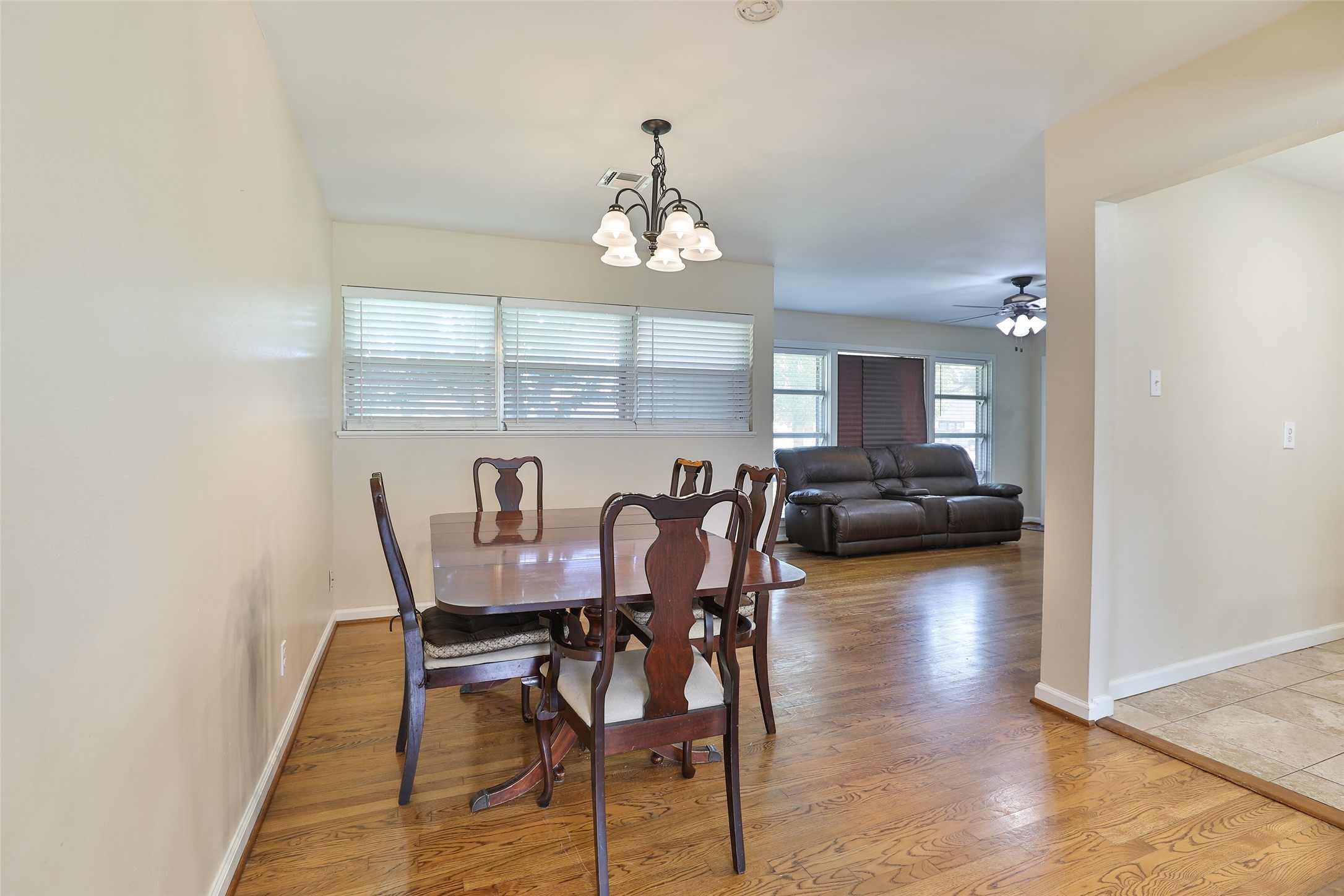 1321 Thornton Road Houston, TX 77018 - Photo 5 of 15 Dining area that is located just off the living room and kitchen!