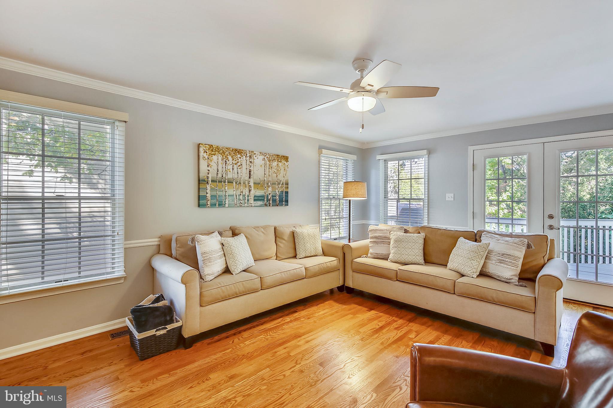 9929 Woodburn Road Silver Spring, MD 20901 - Photo 11 of 33 Space for lots of seating