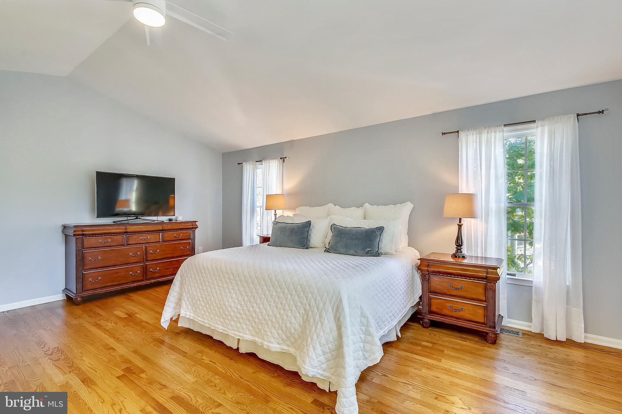 9929 Woodburn Road Silver Spring, MD 20901 - Photo 14 of 33 Vaulted Ceilings