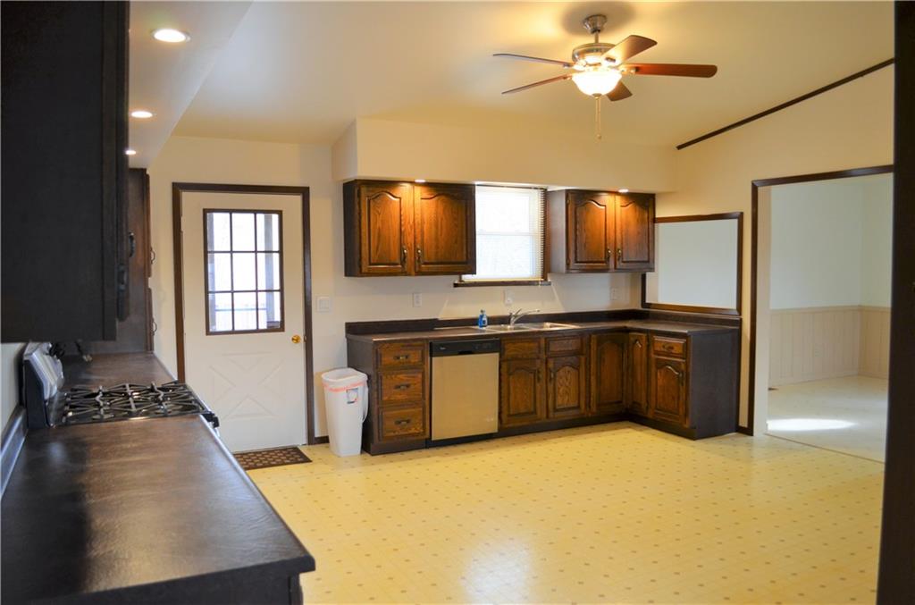 735 Freeport Road Butler, PA 16002 - Photo 11 of 25