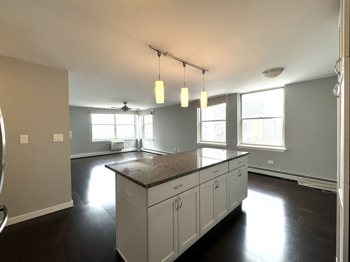 3033 North Sheridan Road, Unit 1505 Chicago, IL 60657 - Photo 4 of 12