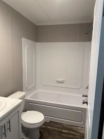 a view of empty room with window