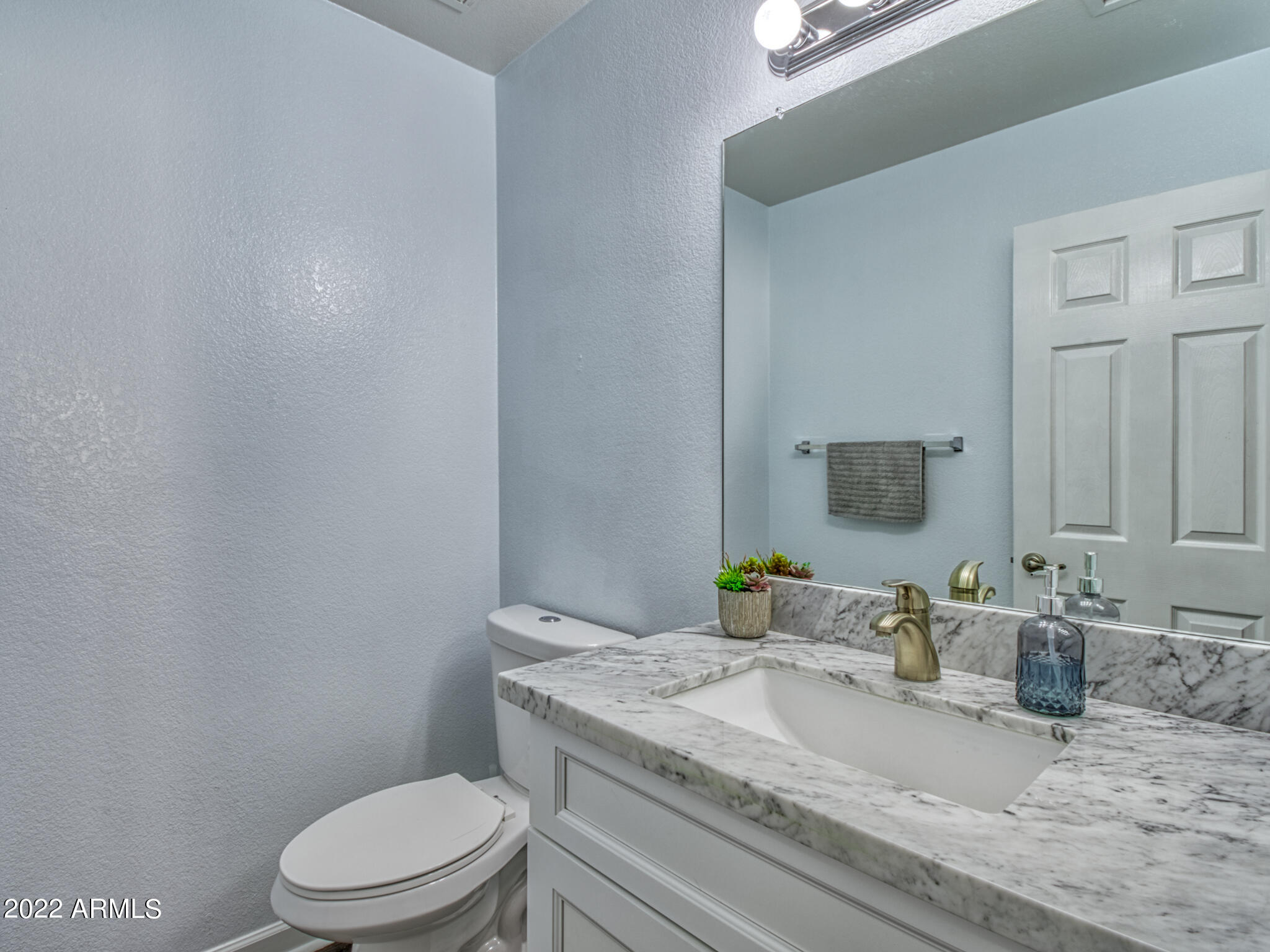 13033 West Hearn Road El Mirage, AZ 85335 - Photo 7 of 31 8