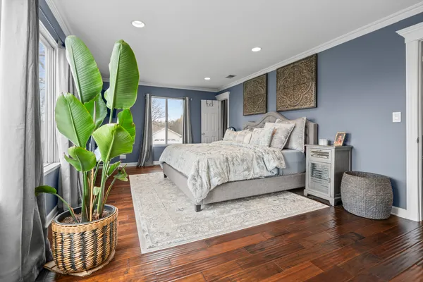 $590,000 | 340 Stonehurst Lane, Roselle, IL 60172