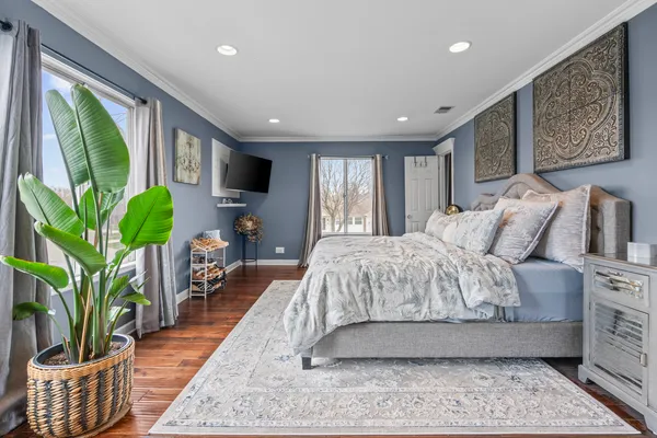 $590,000 | 340 Stonehurst Lane, Roselle, IL 60172