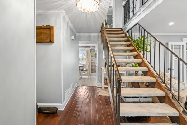 $590,000 | 340 Stonehurst Lane, Roselle, IL 60172