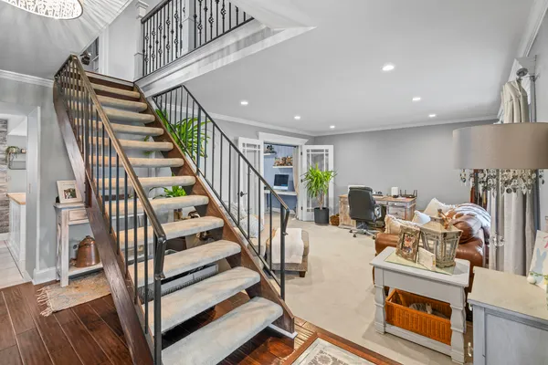 $590,000 | 340 Stonehurst Lane, Roselle, IL 60172