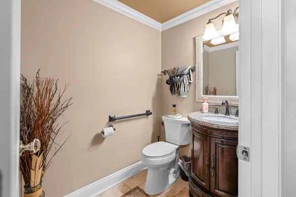$590,000 | 340 Stonehurst Lane, Roselle, IL 60172