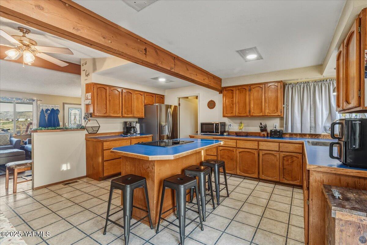 100 Kenyon Lane Selah, WA 98942 - Photo 11 of 30 Kitchen