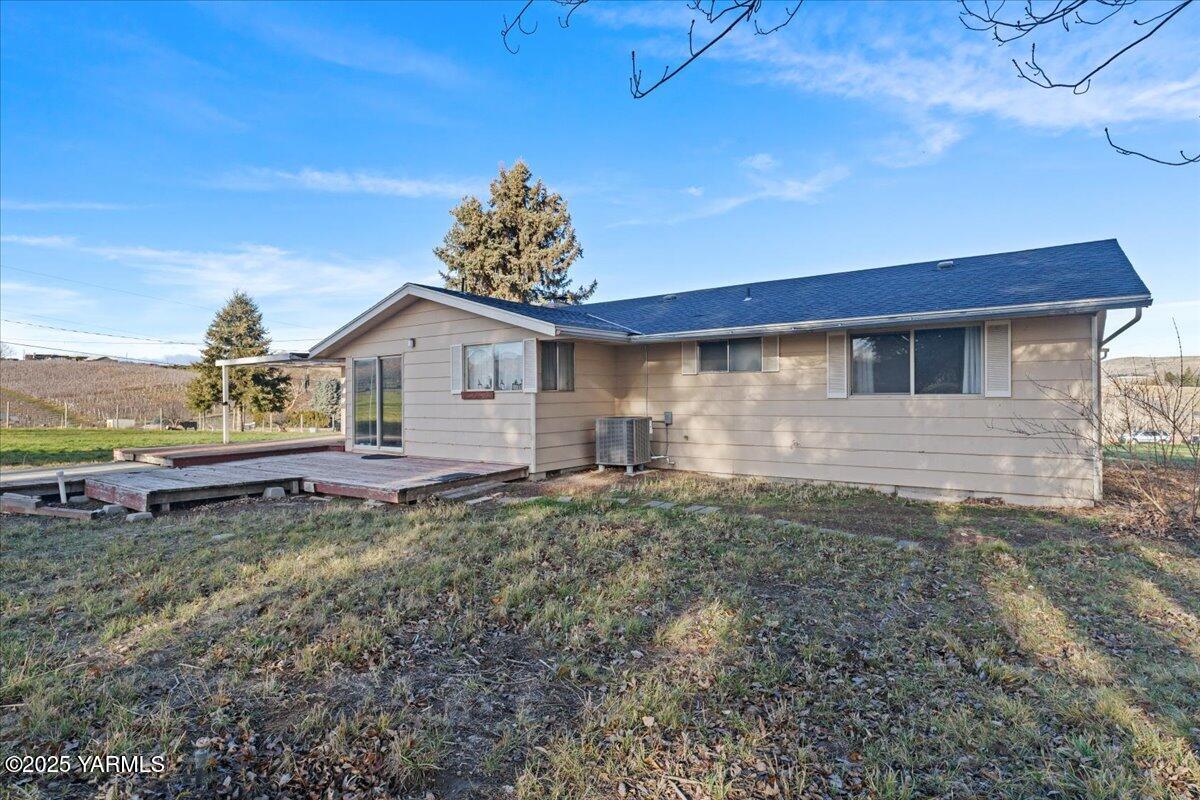 100 Kenyon Lane Selah, WA 98942 - Photo 21 of 30 Back of Home