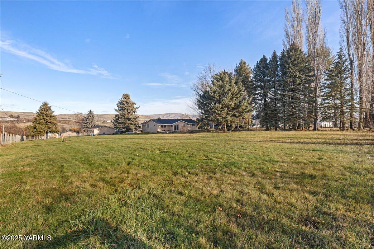 100 Kenyon Lane Selah, WA 98942 - Photo 23 of 30 Back of Property