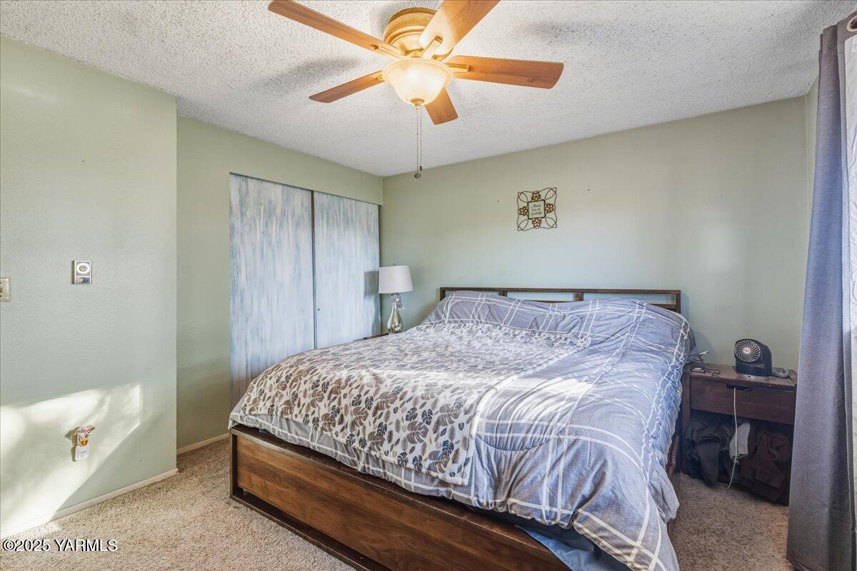 100 Kenyon Lane Selah, WA 98942 - Photo 30 of 30 Primary Bedroom