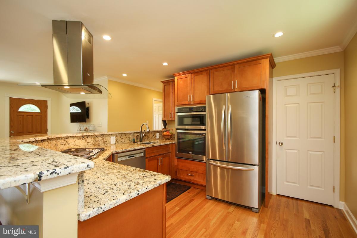11014 Troy Road Rockville, MD 20852 - Photo 11 of 30 Stainless appliances. Microwave-oven combo.