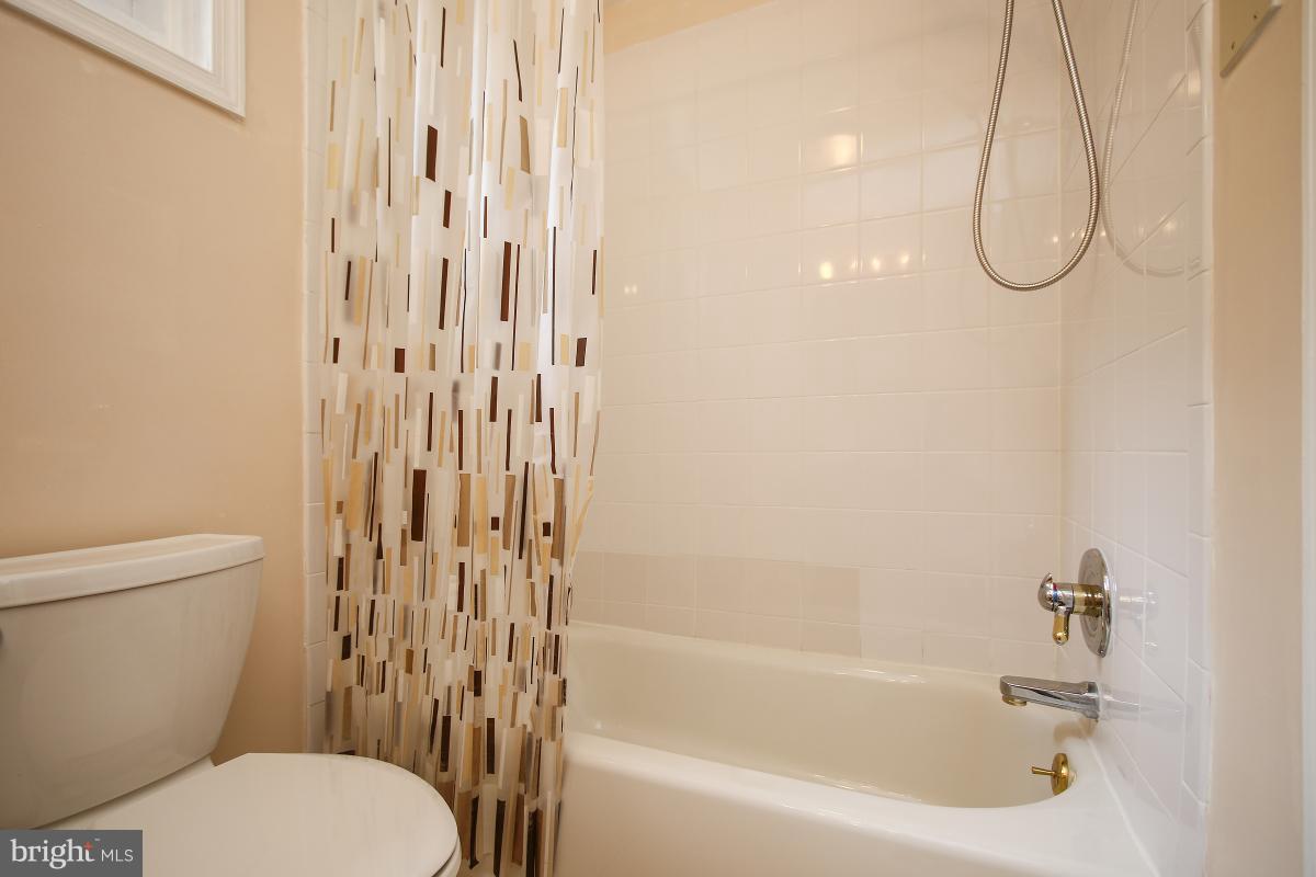 11014 Troy Road Rockville, MD 20852 - Photo 26 of 30 Lower level bath with tub.