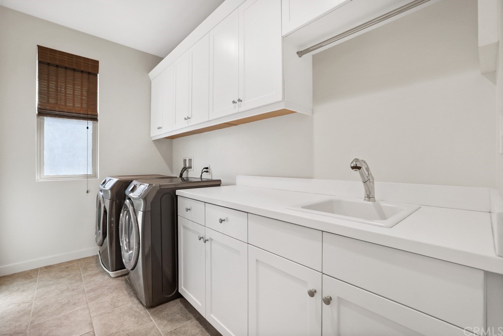 279 Barnes Road Tustin, CA 92782 - Photo 23 of 32 a utility room with dryer and washer