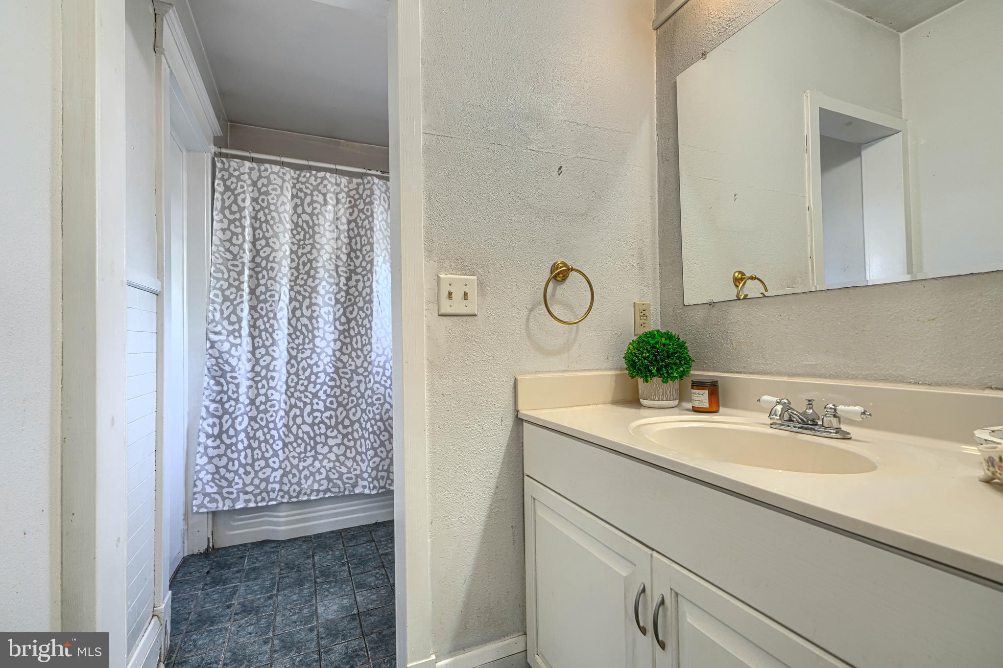 3005 Dunleer Road Dundalk, MD 21222 - Photo 28 of 64 Full bath on main level