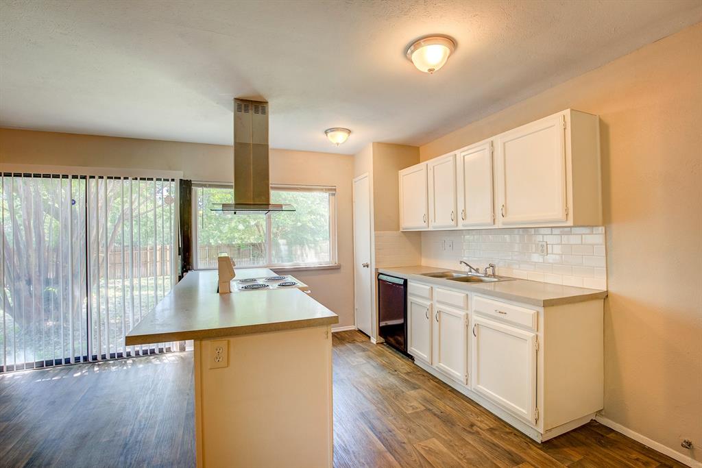 7801 Summerglen Road Fort Worth, TX 76133 - Photo 22 of 40