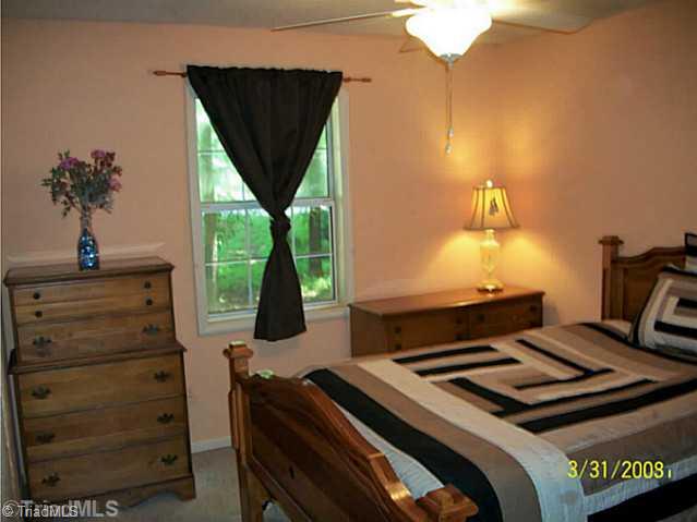 331 Cambridge Road Lexington, NC 27292 - Photo 13 of 15 2nd Bedroom.