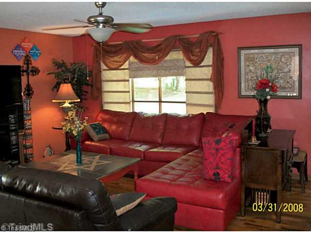 331 Cambridge Road Lexington, NC 27292 - Photo 6 of 15 Living Room.