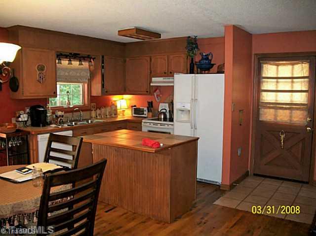 331 Cambridge Road Lexington, NC 27292 - Photo 7 of 15 Kitchen.