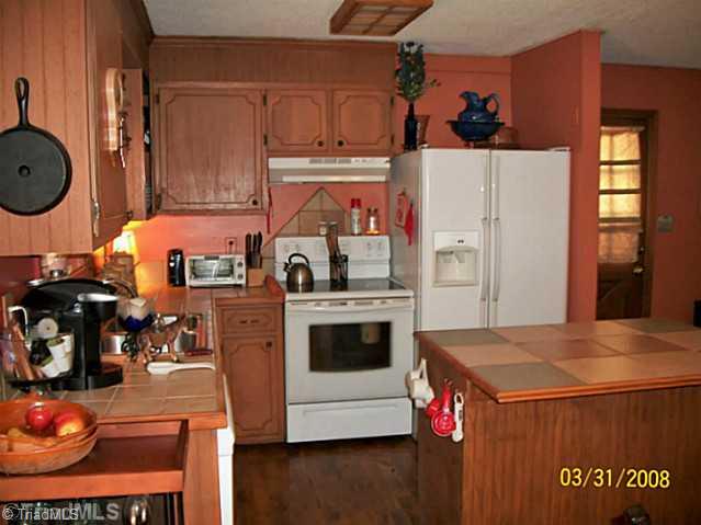 331 Cambridge Road Lexington, NC 27292 - Photo 9 of 15 Kitchen.