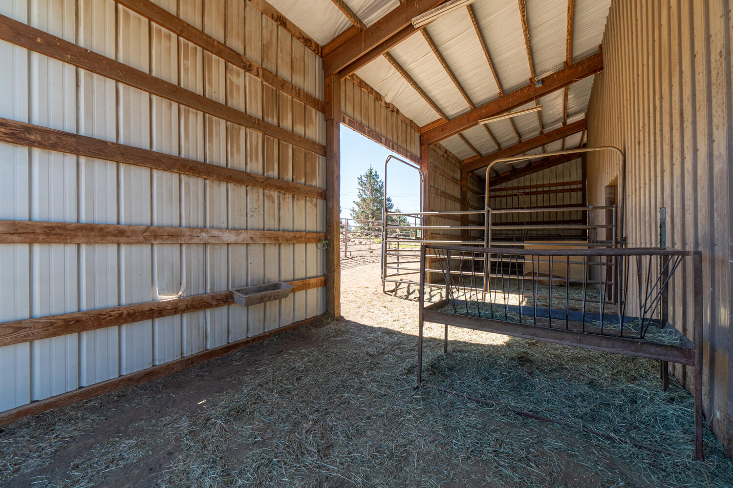 61542 Ward Road Bend, OR 97702 - Photo 41 of 65 Barn.