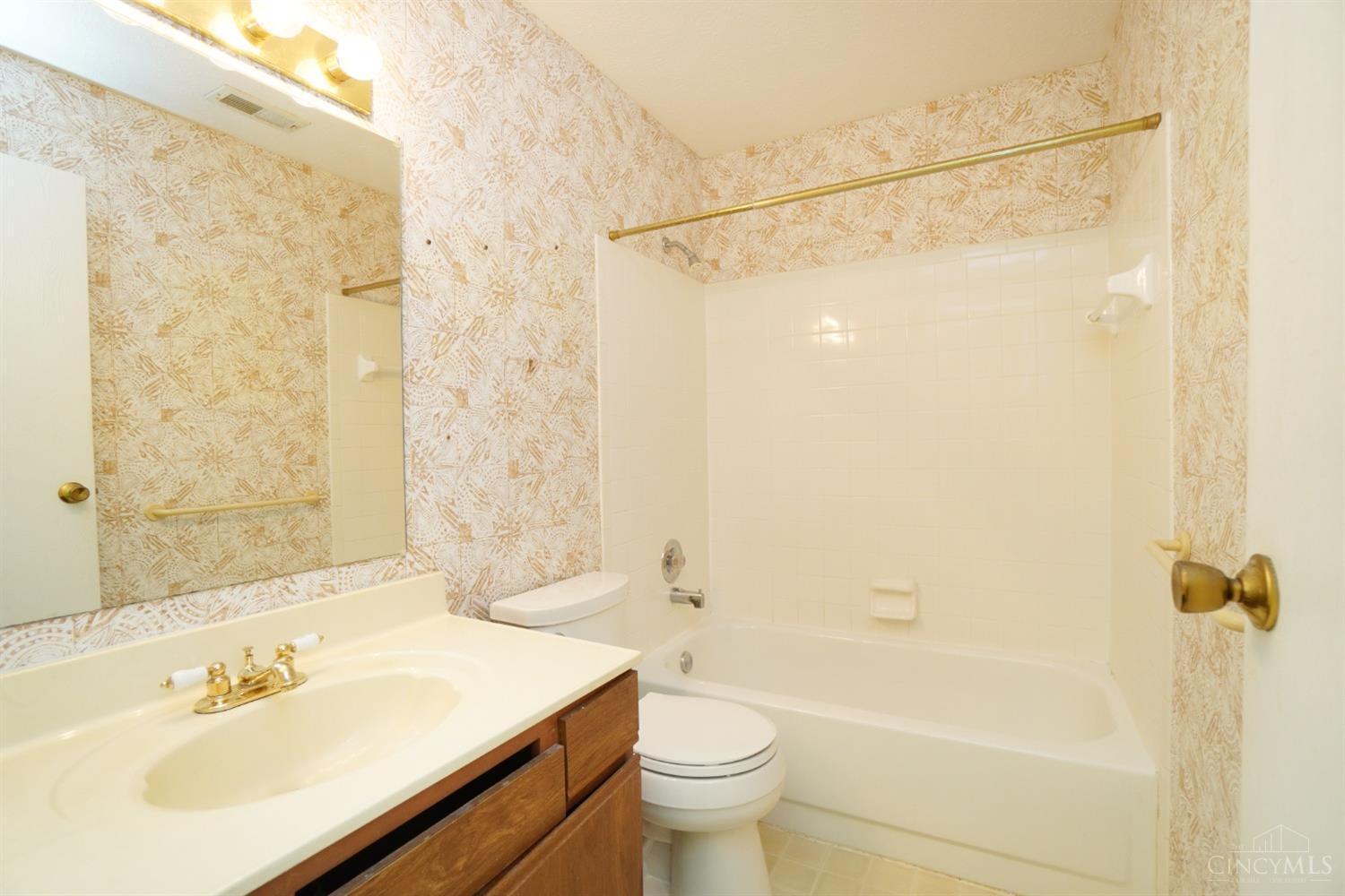 9317 Winton Road Cincinnati, OH 45231 - Photo 14 of 19 Gallery Image 14