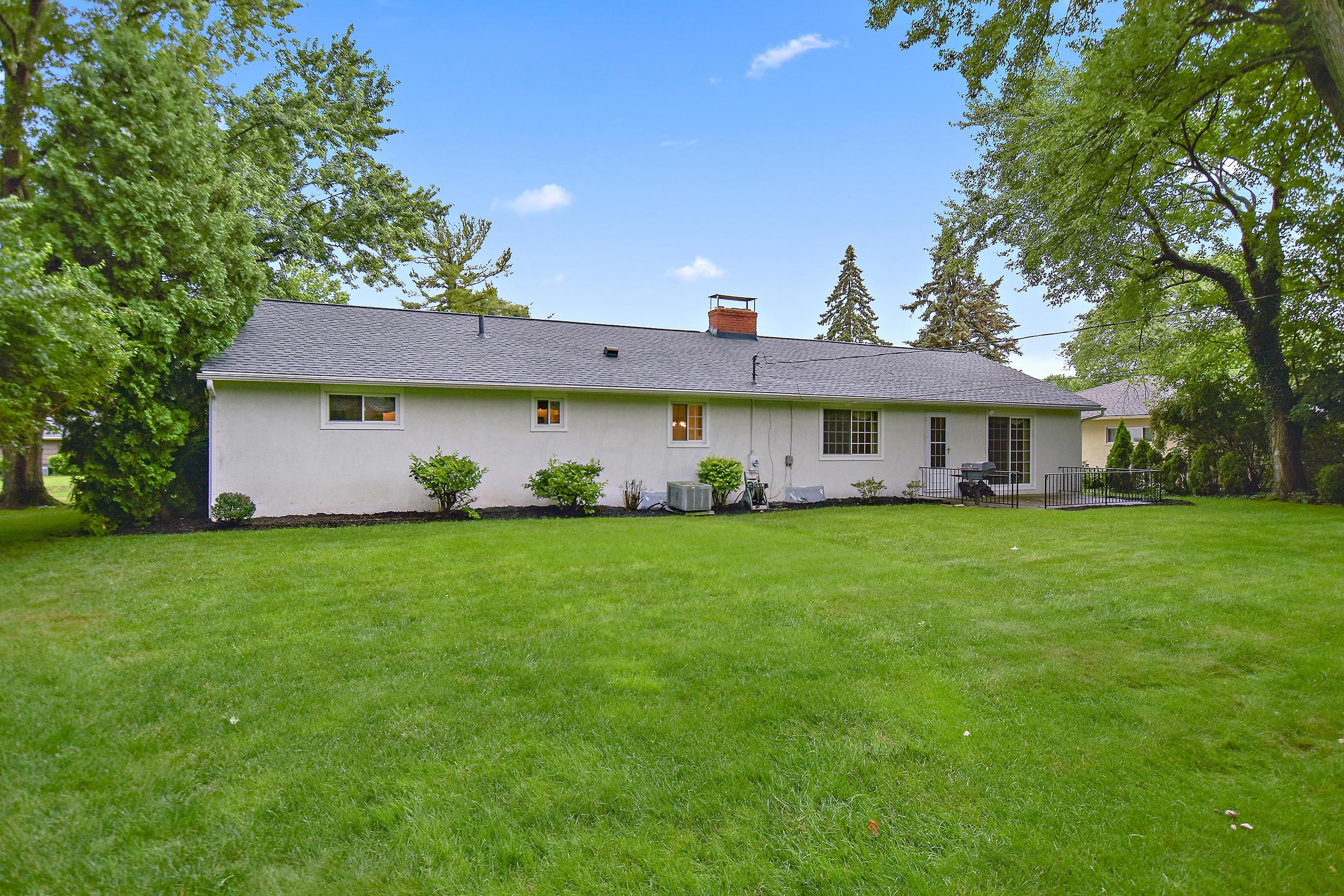 2066 Lytham Road Columbus, OH 43220 - Photo 33 of 36
